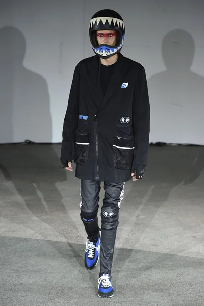 Look 25